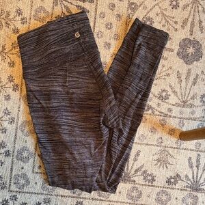 Lululemon B&W Patterned Align Leggings